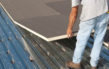 benefits of insulating Tolastadh A Chaolais flat roofing